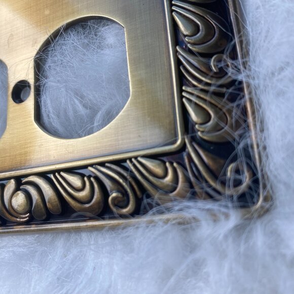 Set of 4 Franklin Brass Paisley Collection Single Switch and Duplex Wall Plate - Picture 8 of 9